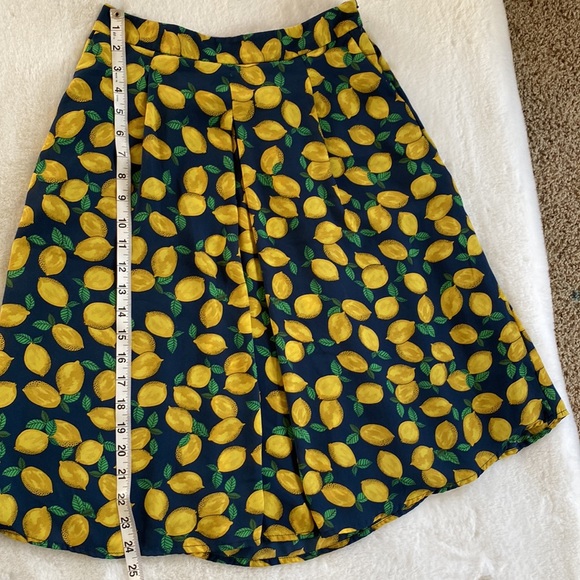 GUC 4 Petite lemon print skirt | The Limited - Picture 6 of 7